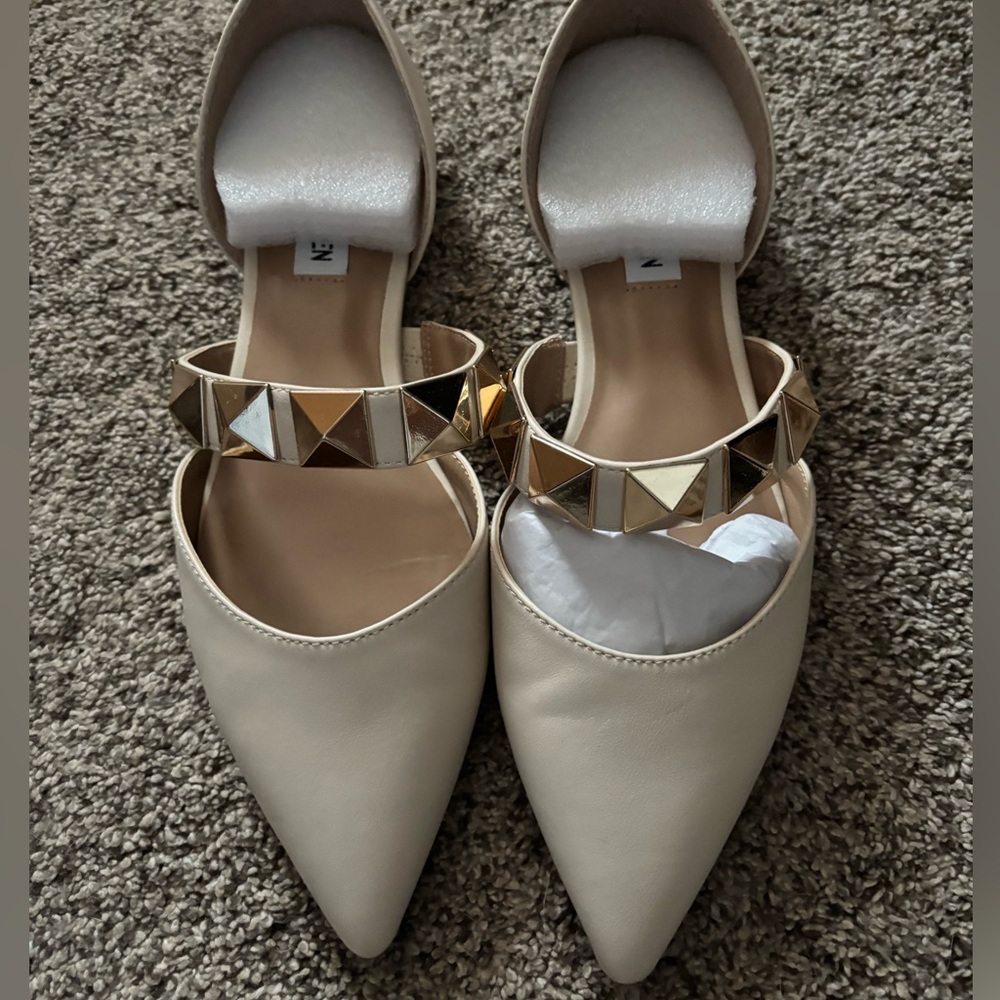 Steve Madden Cream Pointed Toe Flats with Gold Studded Strap